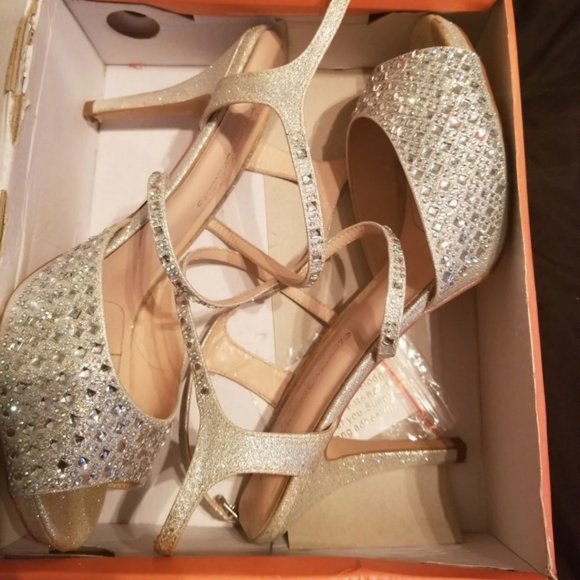 De Blossom Silver Heels - Picture 2 of 3